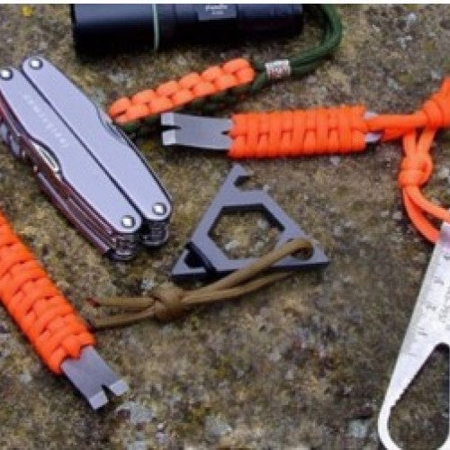 Multi-function Crowbar Slicker Nail Nipping Paracord For Camping